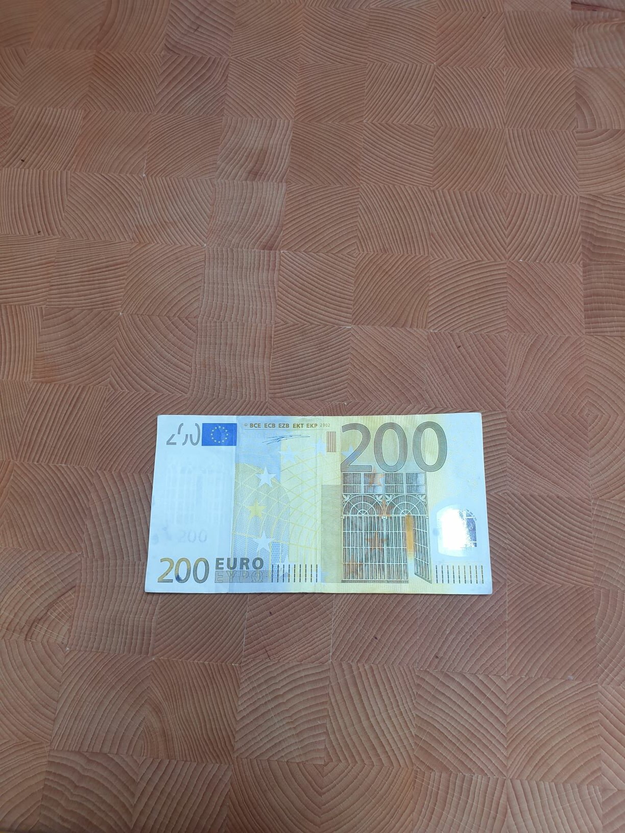 200 Eur M.jpg