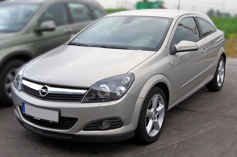 800px-Opel_Astra_H_GTC_Facelift_20090507_front (1).jpg