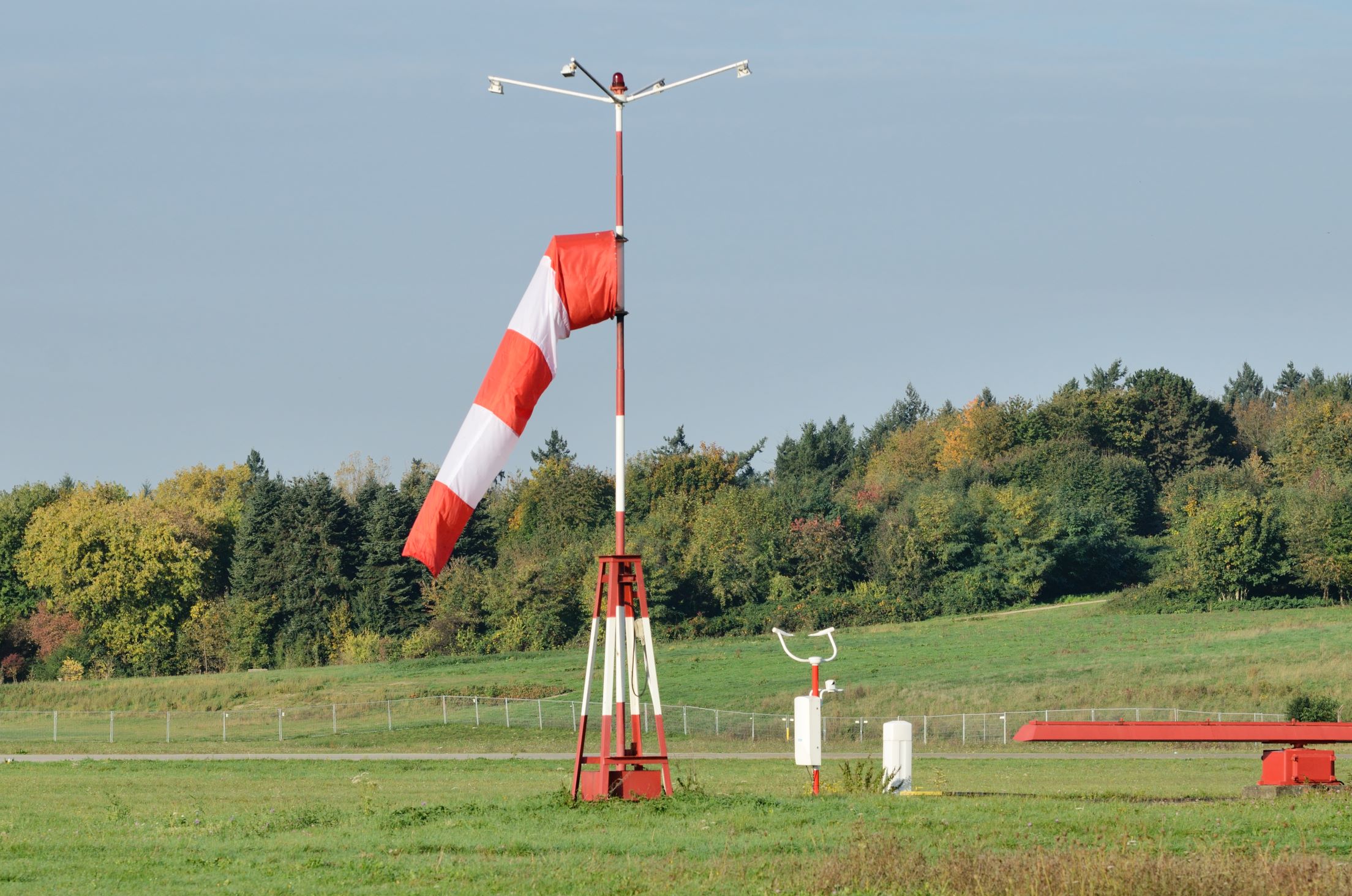 Freiburg_im_Breisgau_-_Flugplatz_-_Windsack.jpg
