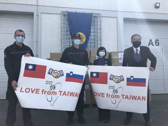 love from taiwan maske slovenija.jpg