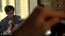 MukiPoslušen.gif