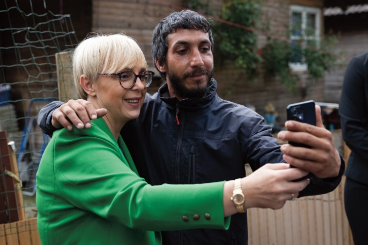 Nataša in cigani.jpg