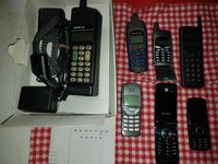 2547274-SiemensS6,NMTBenefonDavid,Nokia3310,etc.jpg