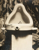 Marcel_Duchamp,_1917,_Fountain,_photograph_by_Alfred_Stieglitz.jpg