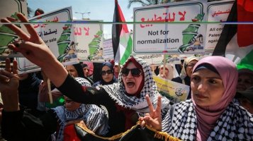 Palestinians-gather-to-protest-against-a-deal-between-the-UAE-and-Israel-to-normalise-ties-in-...jpg